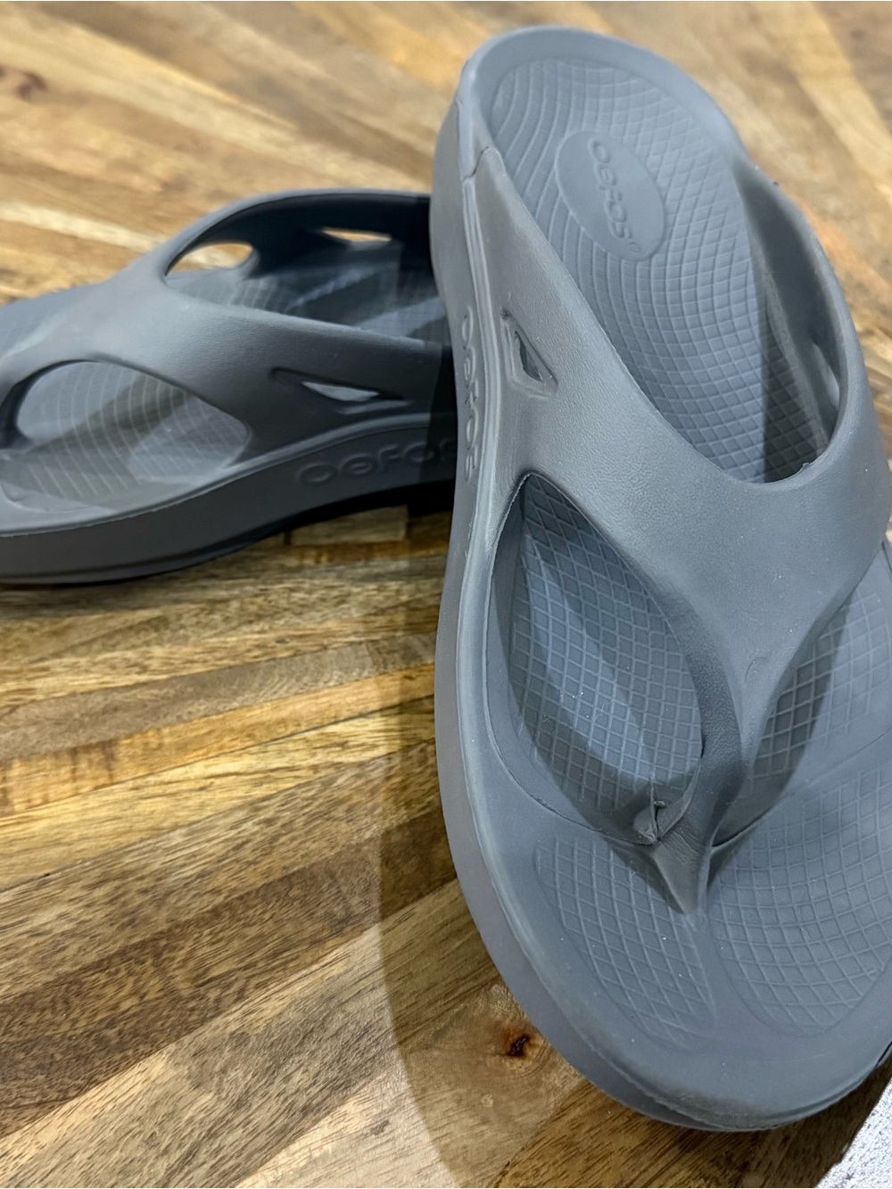 OOFOS Ooriginal Men's Recovery Sandals in Grey 10